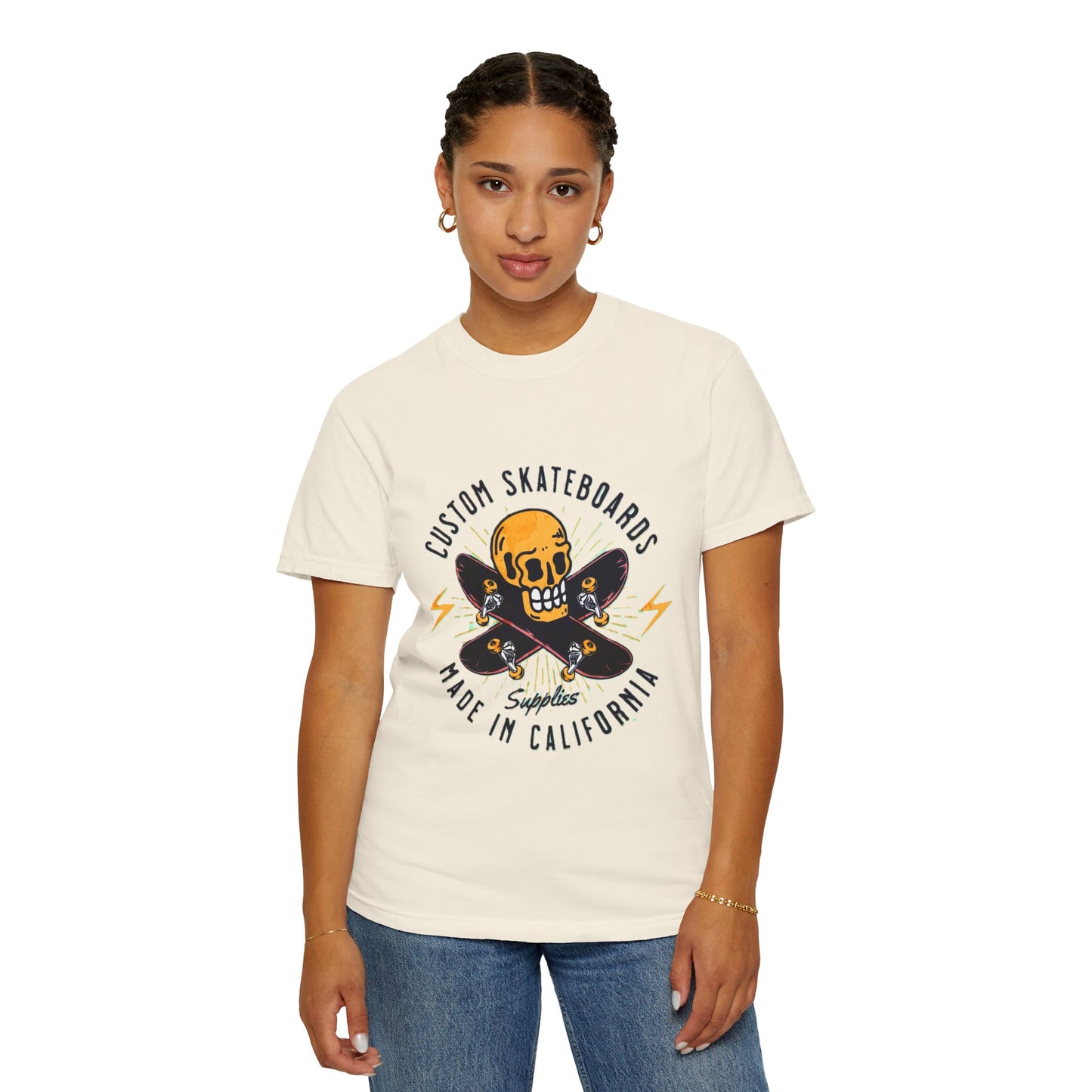 Custom Skull Skateboard T-Shirt, Unisex Graphic Tee, Casual Wear, Skateboarder Gift, California Vibes