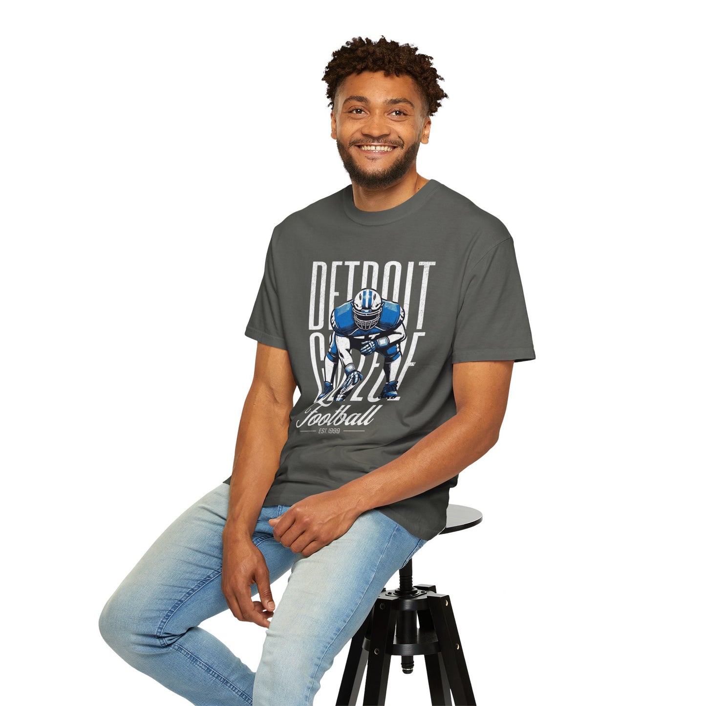 VMan's intage Detroit College Football T-Shirt, Graphic Tee for Game Day, Sports Fan Apparel, Casual Wear, College Team Gifts