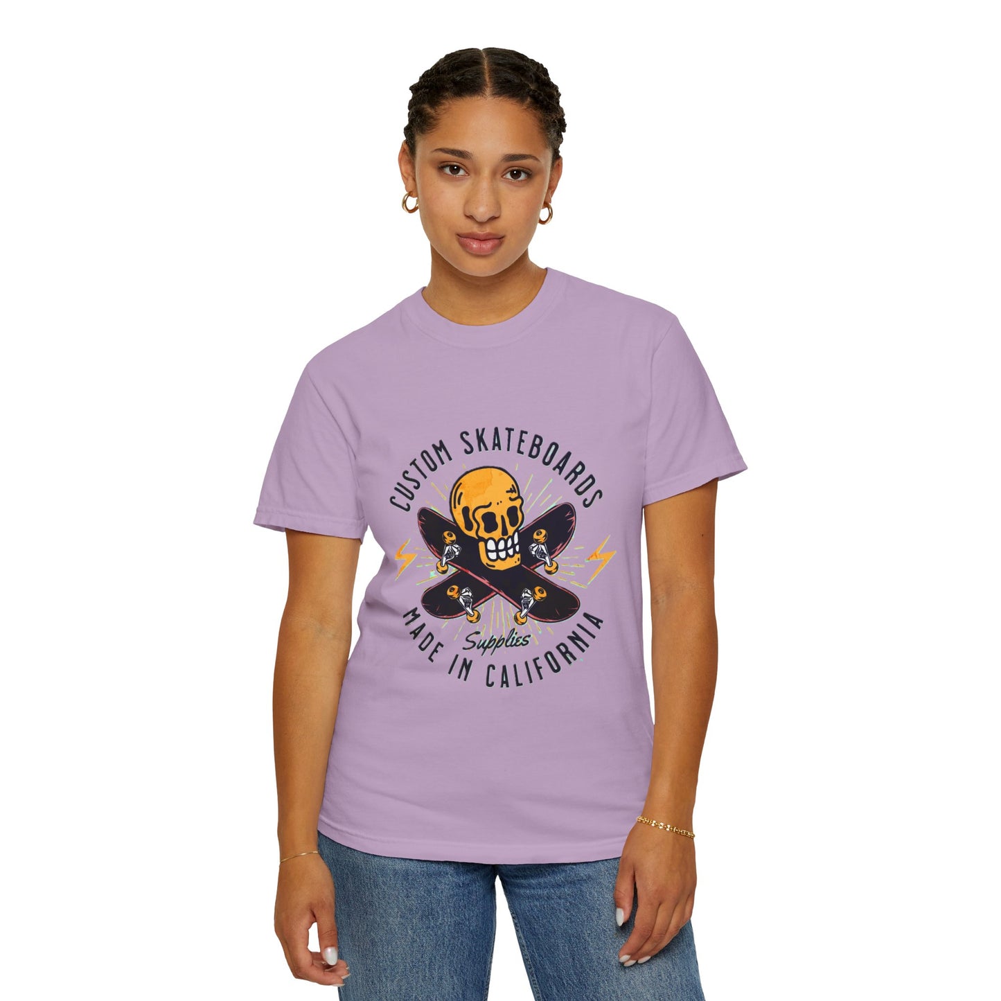 Custom Skull Skateboard T-Shirt, Unisex Graphic Tee, Casual Wear, Skateboarder Gift, California Vibes