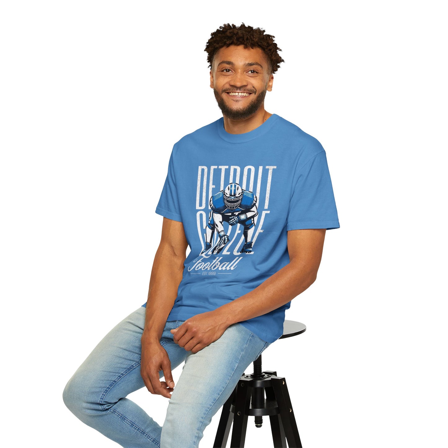 VMan's intage Detroit College Football T-Shirt, Graphic Tee for Game Day, Sports Fan Apparel, Casual Wear, College Team Gifts